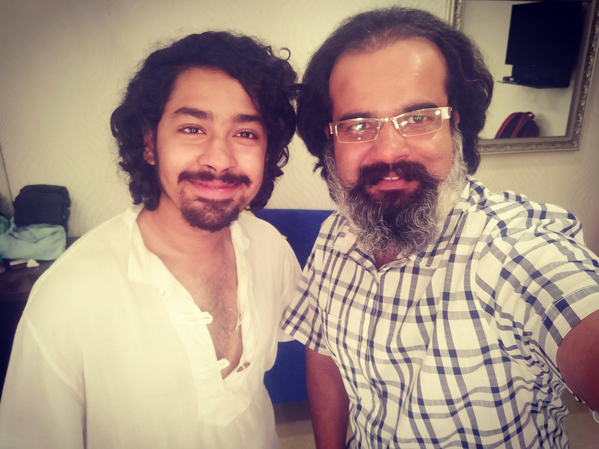 In Case you watching #helicoptereela  , catch this professor with  
<a href="/KajolAtUN/">Kajol</a> <a href="/riddhisen896/">Riddhi Sen</a> <a href="/tota_rc/">Tota Roy Choudhury</a> #pradeepsarkar <a href="/HelicopterEela/">Helicopter Eela</a> <a href="/PenMovies/">Pen Movies</a> <a href="/ajaydevgn/">Ajay Devgn</a> <a href="/ADFFilms/">Devgn Films</a> #RjAlok
