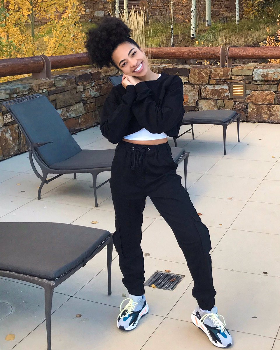 AmandaDupont's tweet photo. Cozy🐾 https://t.co/ShvWzU5miI
