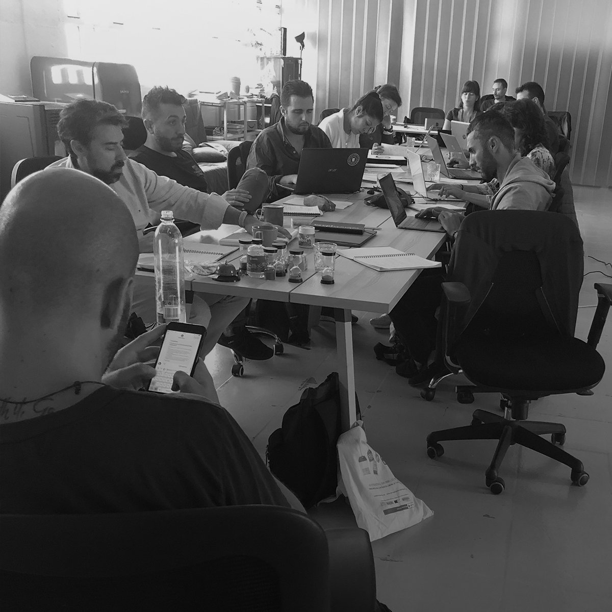 Israel_Garcia's tweet photo. Día 4 de #StandOUTProgram Barcelona.
13 participantes. Más de 50 horas.
La educación es una oportunidad para desatar el potencial ilimitado que reside en el ser humano. Si no cumple su función, nos quedaremos en algún lugar entre el principio y menos de la mitad de ese viaje. https://t.co/xoEptA6Hcw