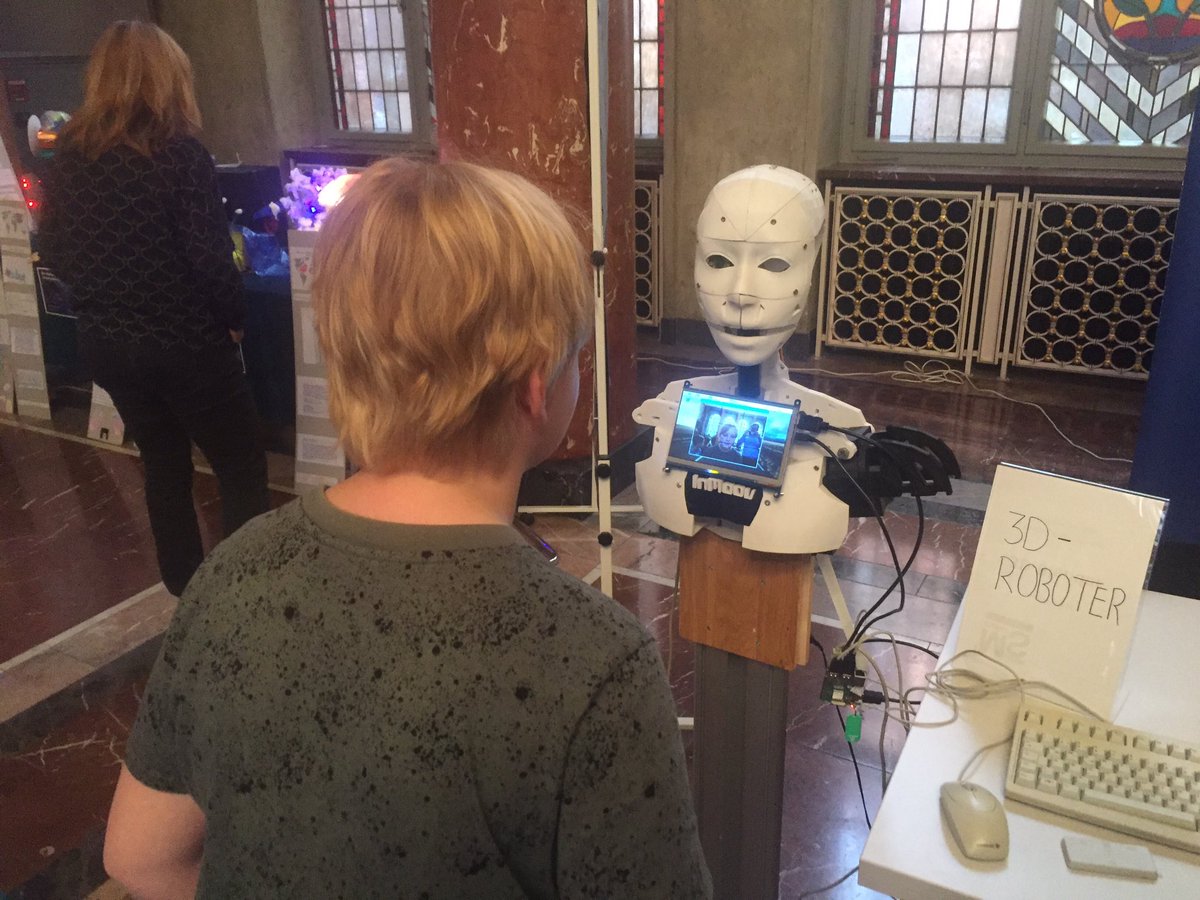 SaschaVor's tweet photo. Die @makerschule hat mit der AG Ressourcenwerkstatt (https://t.co/pVANR0UkLC) und zahlreichen innovativen, praxisnahen Ideen beim Wettbewerb des Berliner PLuS eV einen Förderpreis sowie den 1. Preis erhalten. 👍 #Schule #makered #digitaleBildung https://t.co/SDkKNOhDMd