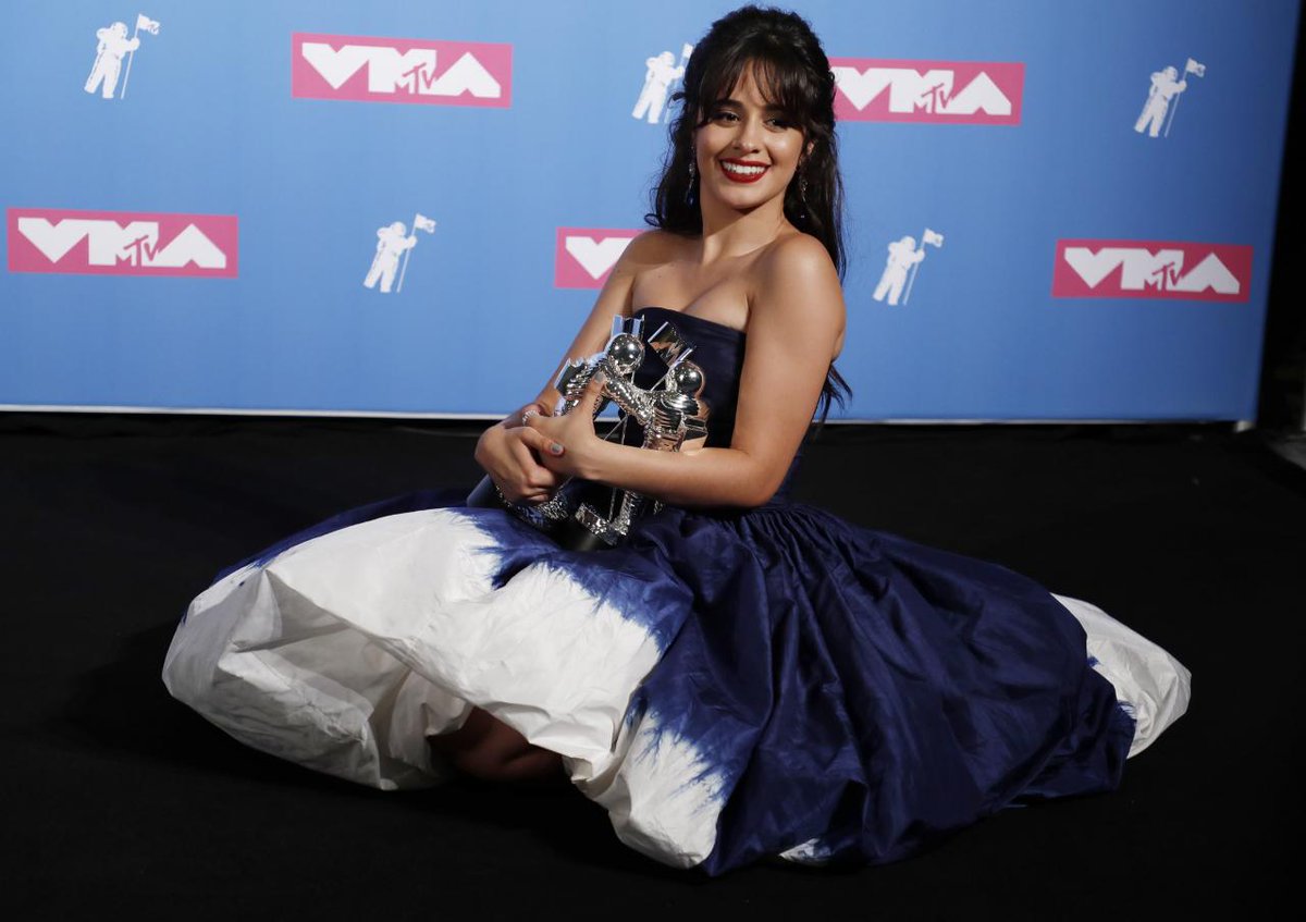 TveoMagazine's tweet photo. ✨ #CamilaCabello | #Consequences
😍MORIMOS DE AMOR 😍
Así ha cambiado @Camila_Cabello 🥰
📝 https://t.co/nNDhsdLLWW
🎥 https://t.co/HUN5jh1XtD …
#DiadasCrianças #NeverBeTheSameTour #CamilizersAreBeautiful #NeverBeTheSameTourPortoAlegre #ConsequenceVIDEO https://t.co/RMkqfD7N1L