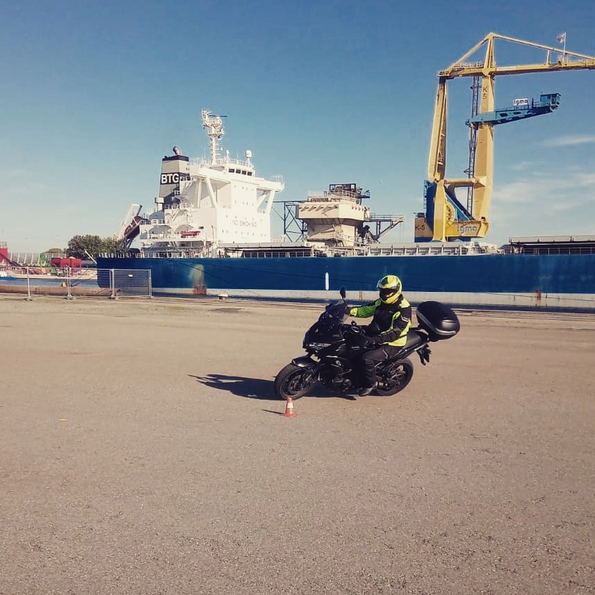 demotortrainer's tweet image. Nu bezig: Bochten de Baas
#motortraining #bochtentechniek #apex #remtechniek #sturen #motorrijden #amsterdam #lekkerweertje