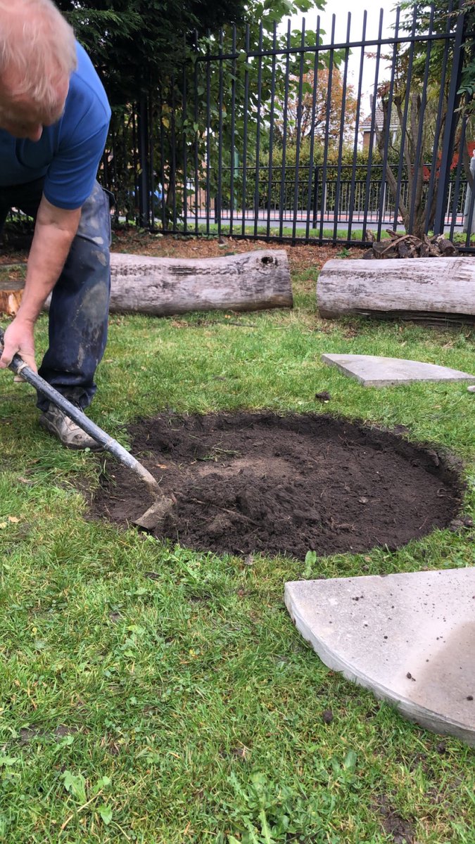 Burnopfield_sch's tweet image. New flags ready for our fire pit to stand on! 🔥 #exciting #digdigdig #ijusttookthephotos - Miss Oxnard