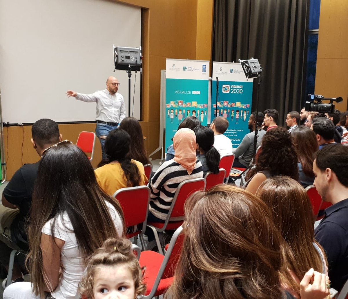 UNDPArabic's tweet photo. شارك زافين قيومجيان @Zaven_K ، إعلامي/ منتج في هاكاثون بيروت #Visualize2030 أول مخيم سنوي حول بيانات أهداف التنمية المستدامة في المنطقة العربية من خلال تقديم جلسة تدريبية حول مهارات التواصل والعرض لتقديم نصائح وإرشادات قبل عرض مشروعاتهم https://t.co/x2LHvfqanN