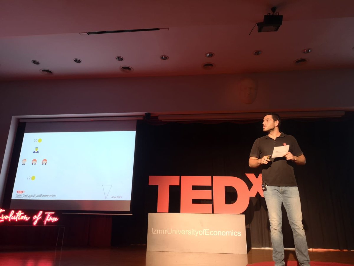 tedxiue's tweet photo. Can Dörtkardeşler’den geçmiş ile günümüz arasındaki ��güven” kavramı farklarından yola çıkarak, hepimizin yaşamımızdan kesitler bulduğu, ilham verici bir konuşma dinliyoruz 👁 ❌ 👁 #tedxiue @Cdortkardesler https://t.co/QIAej6oBOR