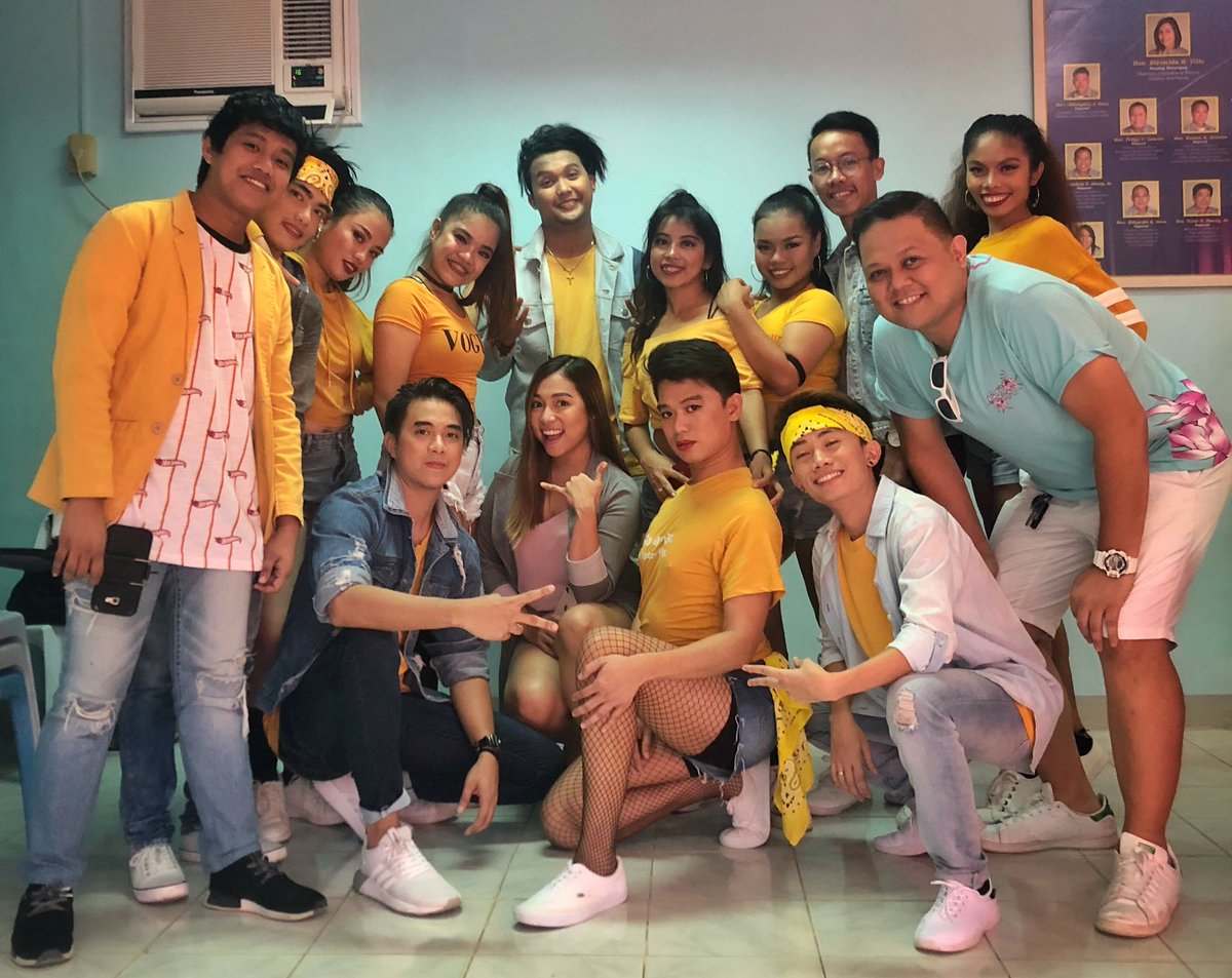 aruelb's tweet image. uXc Dance Crew with @haymalaya #CESevents #uXc #KayodTayud