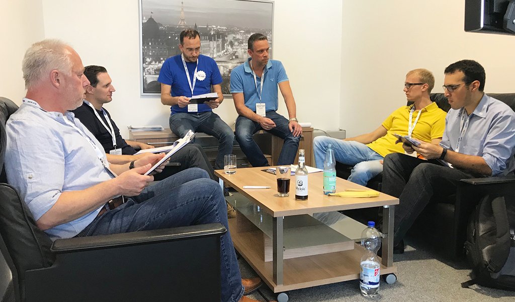 Lenze_Gruppe's tweet photo. Die Jury tagt. Wir fiebern mit unserem Lenze Team mit und warten gespannt auf die Ergebnisse!
#OneTeam
#OneLenze
#HackHB18
@encoway
@logiclinegmbh https://t.co/uN1nKHnzhD
