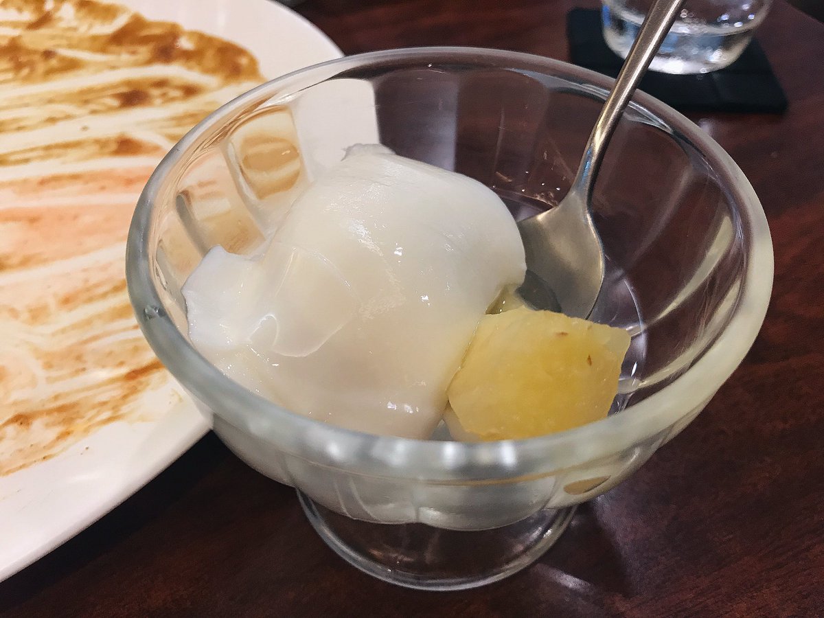 ใครรักแกงกะหรี่ห้ามพลาด🍛🍛!!!!!! Aoringo อยู่ตึกธนิยะ ชั้น2 คืออร่อย ฟิน คุ้ม ครบจบตั้งกะคาวยังหวาน นี่สั่งข้าวแกงกะหรี่หมูทอดติดมัน แต่มีสลัด ของหวาน แล้วก็น้ำเปล่าฟรีด้วย🥗🍮😭👍🏻💙ไปโดนกันค่ะ <a href="/aroii/">@aroii บอกต่อ</a> #อร่อยไปแดก