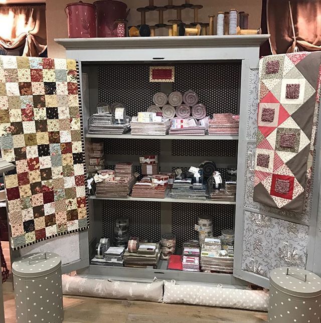 Telasdeluna's tweet photo. El rinconcito de nuestros #precortados ✂️: #charmpack #jellyroll y #layercake 🍰
.
.
#lovefabric #wool #lovepatch #patchwork #patchworkquilt #quilter #quilts #isew #isewmyownclothes #iseworld #amantesdelacostura #coserycantar #coser #coserycoser #tiendasconencanto #madeinzara… https://t.co/N3d6Ee74QE