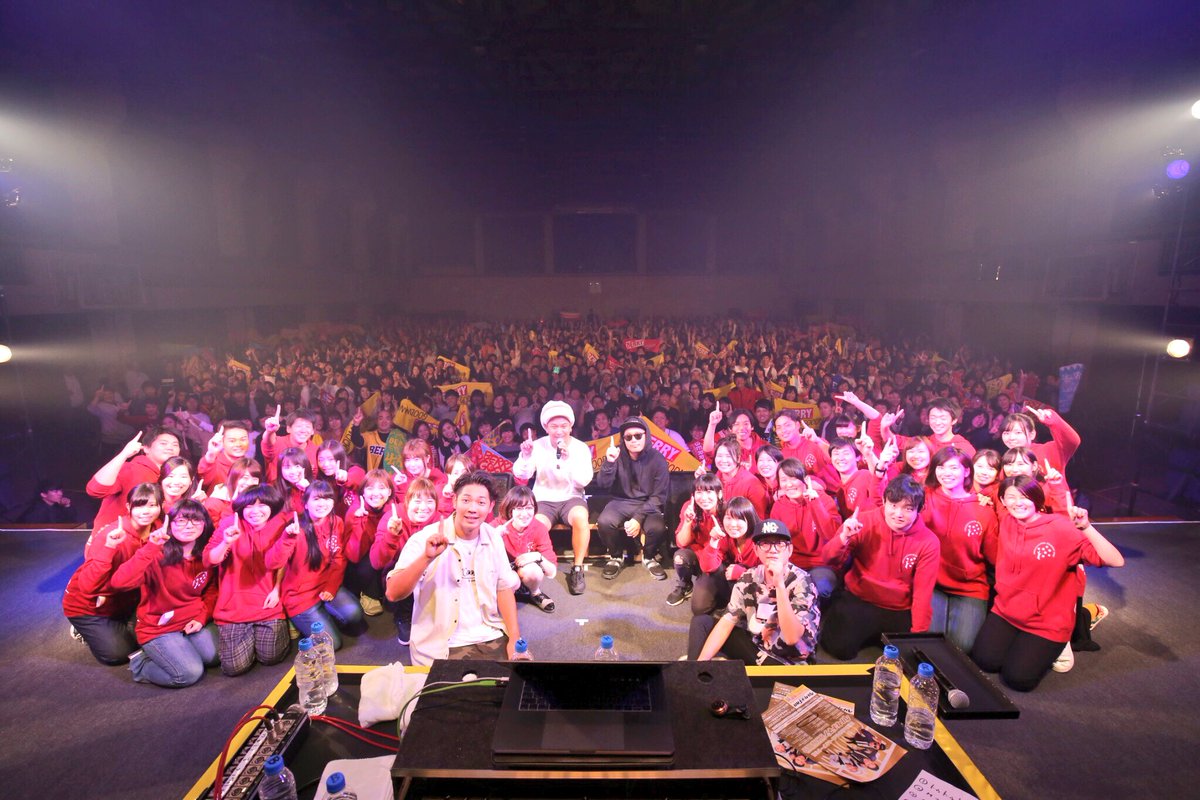 berrygoodman88's tweet photo. 「金沢学院大学・金沢学院短期大学部 清鐘祭」
終了〜‼️

ご来場頂いた皆様、
実行委員の皆様、関係者の皆様、
あの場にいる全員で作れた
最高の一日でした✨🤣
お呼び頂きありがとうございました🙇

ワンマンツアー石川は
2019年6月15日(土)
金沢市文化ホール🎵
是非っ👍

#ベリーグッドマン https://t.co/ghJBglfrcS