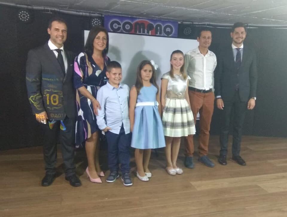 josemaprieto's tweet image. 🎂 10 anys en una trajectòria vital poden donar per a molt. Anit ens ho va poder demostrar la @FallaAlquerieta. Compartírem nit amb els seus fallers i amb la Fallera Major infantil de Gandia de 2019, Júlia Perles Moncho. Enhorabona i a per moltes més dècades. #FallesGND2019