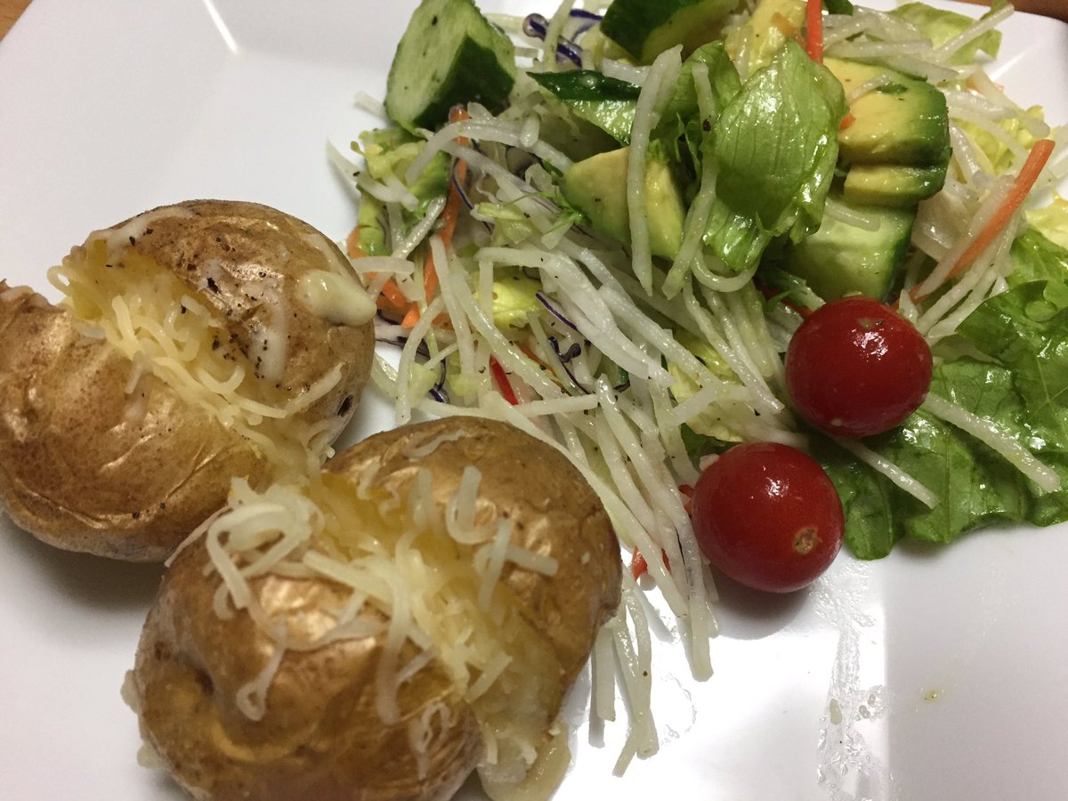 Twitter पर にゃんこ耳 朝晩が冷え込んで 本格的に英国料理の季節となって参りました って事で ジャケットポテト イギリスのジャケット ポテトは男爵系 スウェーデンのハッセルバックはメークイン系 おうちごはん 英国料理 イギリス料理