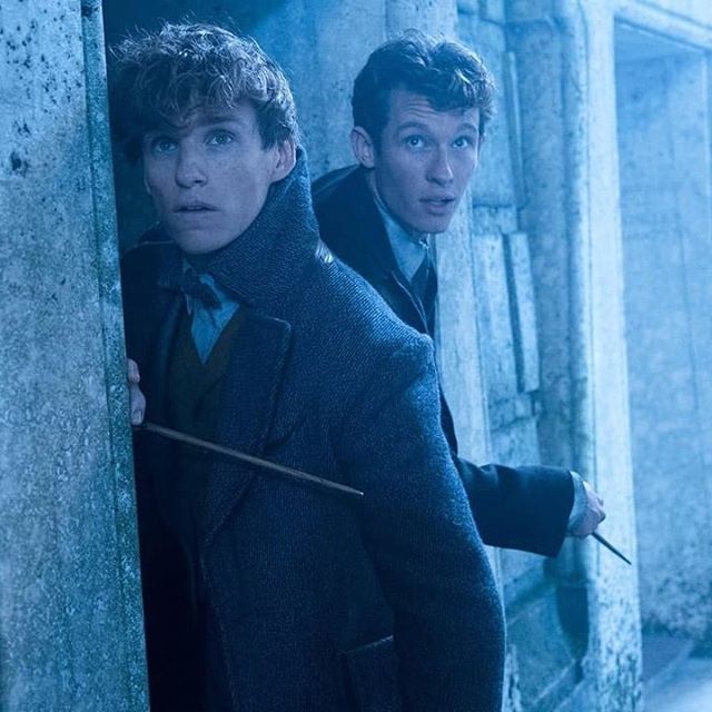 CoxinhaNerd's tweet photo. Scamander Brothers 👊 ATIVAR!
.
.
😎 #TimelineAcessivel #PraCegoVer 👉 Foto de Os Crimes de Grindelwald - Newt e Theseus Scamander, juntinhos! Yay!!
.⠀
🔥 #coxinhanerd #nerd #geek #geekstuff #geekart #nerdquote #geekquote #curiosidadesnerds #curiosid… https://t.co/36WXHnFjri https://t.co/hZEXPmjfX2
