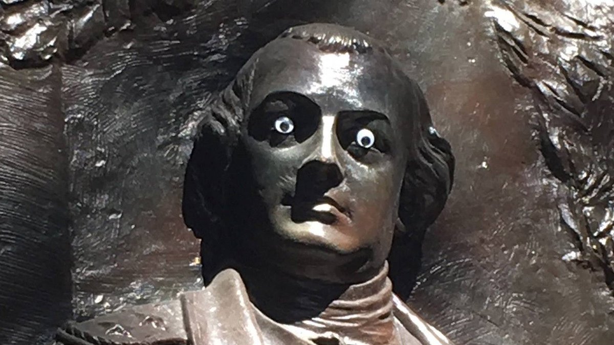 Someone put googly eyes on a Georgia monument bit.ly/2IVlsSV https://t.co/7poIPXya1w