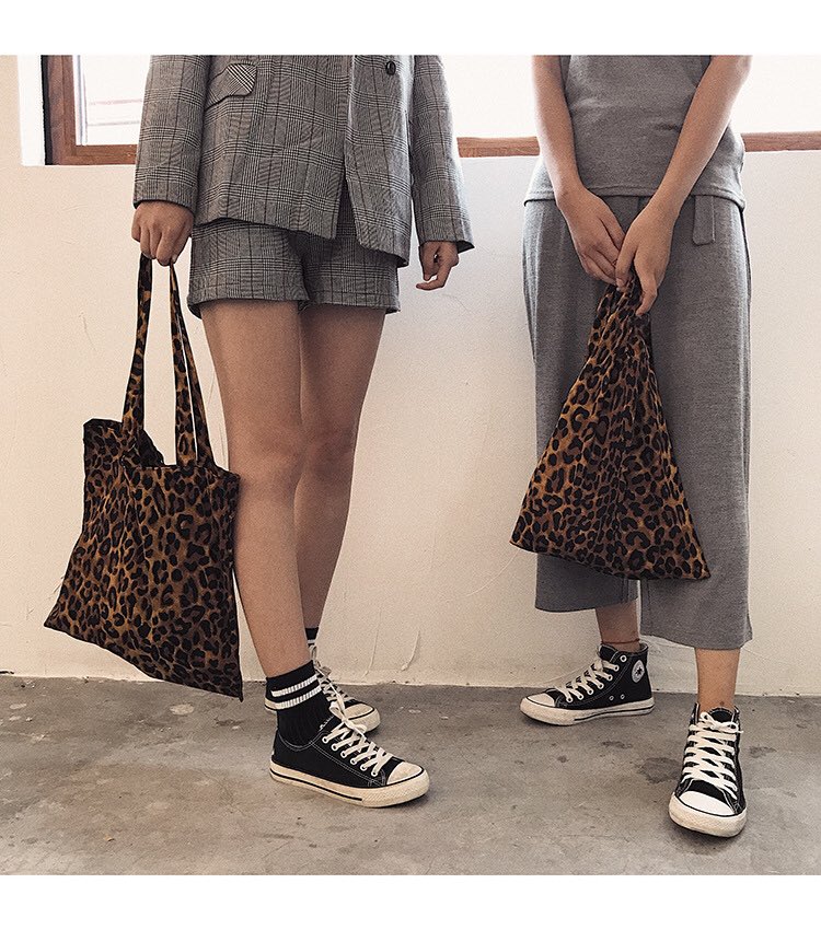 PeachuuStore's tweet photo. 🔥250฿ ส่งฟรี🔥 กระเป๋าลายเสือ 
#กระเป๋าสะพายข้าง #กระเป๋าลายเสือ #กระเป๋าสะพาย #กระเป๋าผ้า #กระเป๋าแฟชั่น #กระเป๋าผู้หญิง #กระเป๋าผ้าแฟชั่น #กระเป๋าเกาหลี #กระเป๋าคาดอก #กระเป๋า #กระเป๋าแฟชั่นเกาหลี #ถูกเเละดี #HowtoPerfect #howtoperfact #พรีออเดอร์เกาหลี #รับหิ้วเกาหลี #dek63 https://t.co/gPcVDprURO