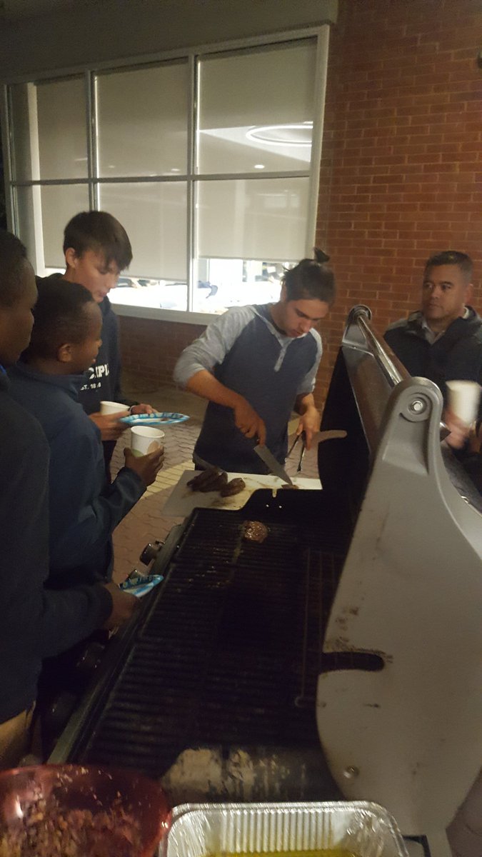 dontcooklikemom's tweet image. International students @PrincipiaSchool roasted meats with flavors from Kenya, Brazil and Nigeria. So yummy! #internationalstudents #prinprogress