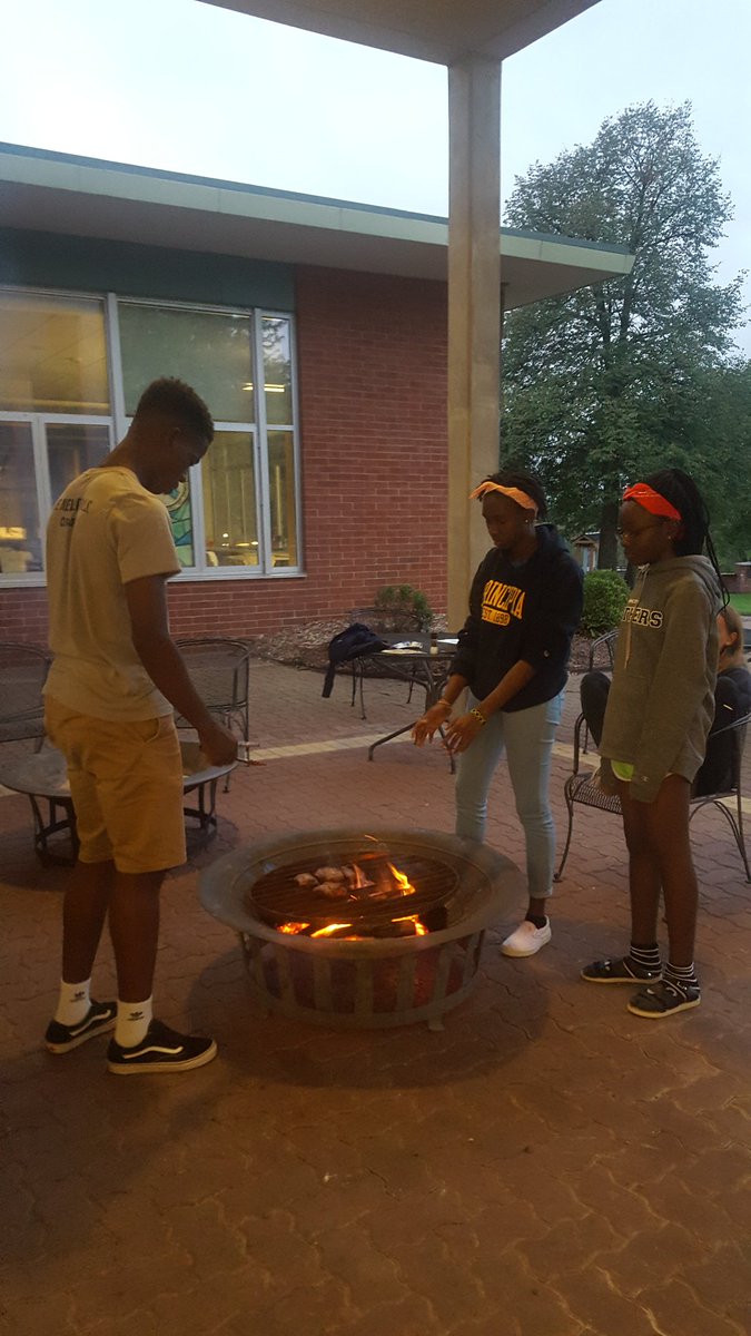 dontcooklikemom's tweet image. International students @PrincipiaSchool roasted meats with flavors from Kenya, Brazil and Nigeria. So yummy! #internationalstudents #prinprogress