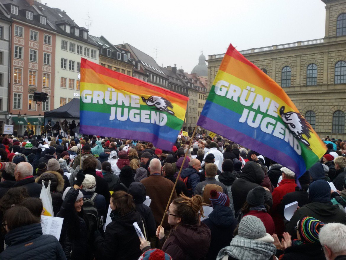 erealacci's tweet photo. Successo dei #Grünen in #Baviera:con il 19% sono il secondo partito.E governano da anni il #BadenWürttemberg. Sono questi i Länder più forti della #Germania. Un'indicazione  chiara per un'economia #green e competitiva. Qualcuno in #Italia capirà? https://t.co/6lg4kQtxoN