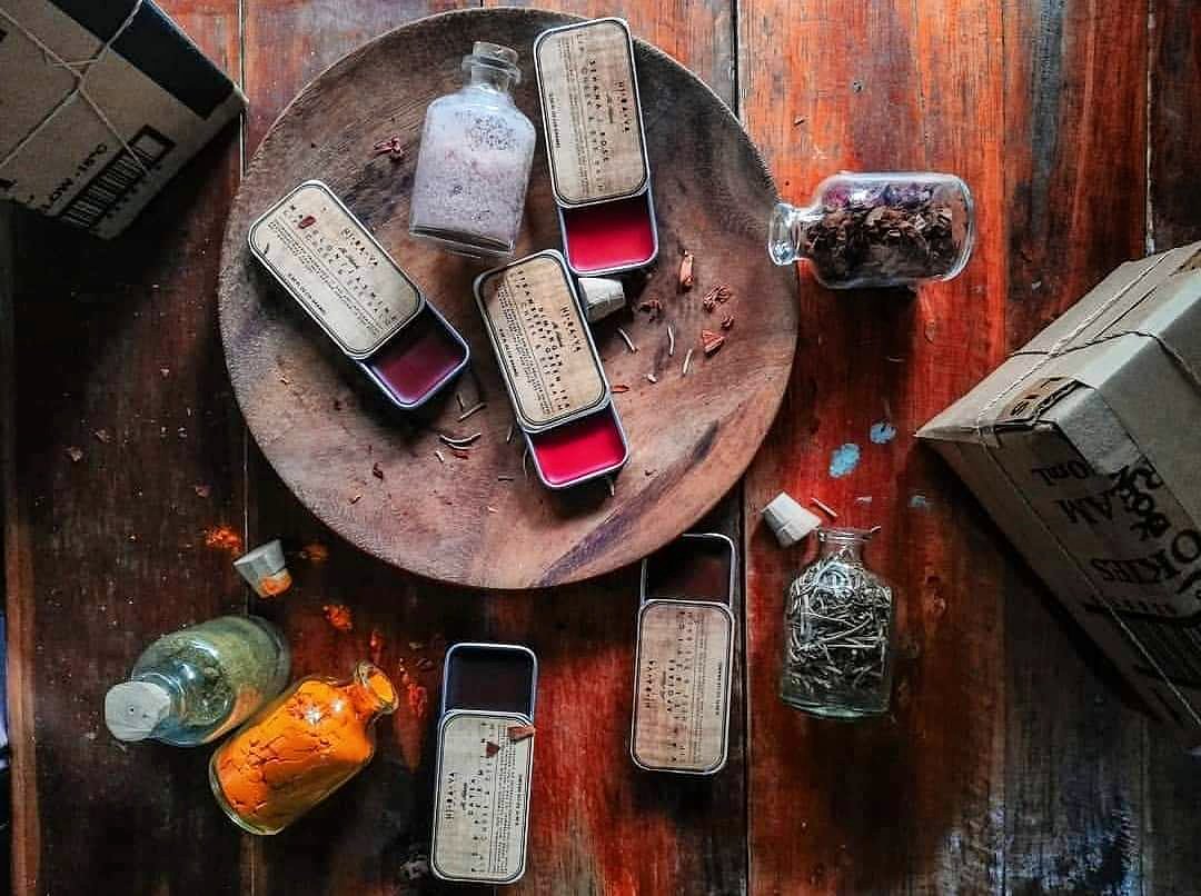CoriTan020686's tweet photo. Beauty products dont make a woman, but they sure as hell help! ❤️
.
#HIRAYAorganiks #organicsph #zerowaste #lipbalm #tintedbalm https://t.co/4uLcerjrFP