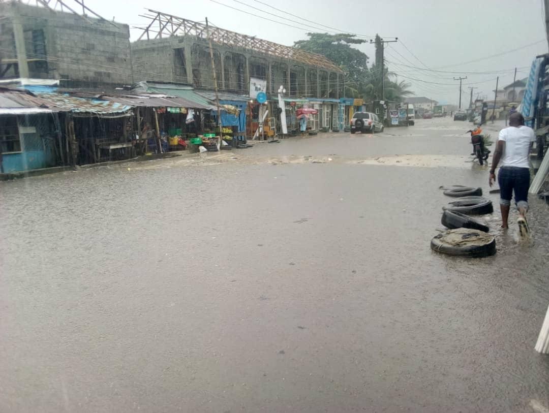 TonariaAlex's tweet photo. @jidesanwoolu We don't just want you to have listening ears, we want you to see with your eyes. You cannot leave here . This are lagosians. They pay taxes and toll gate. You go there only during campaign, after election you forget this location. Could PDP be the real change we need? https://t.co/uhD19YG2QH