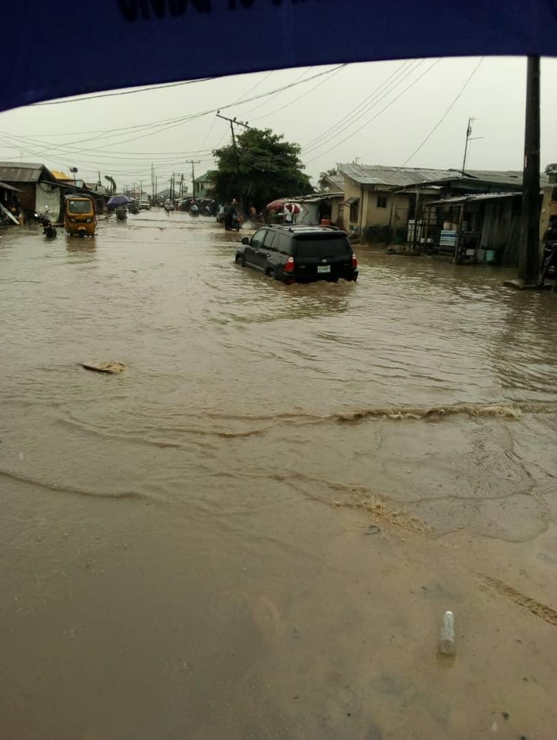 TonariaAlex's tweet photo. @jidesanwoolu We don't just want you to have listening ears, we want you to see with your eyes. You cannot leave here . This are lagosians. They pay taxes and toll gate. You go there only during campaign, after election you forget this location. Could PDP be the real change we need? https://t.co/uhD19YG2QH