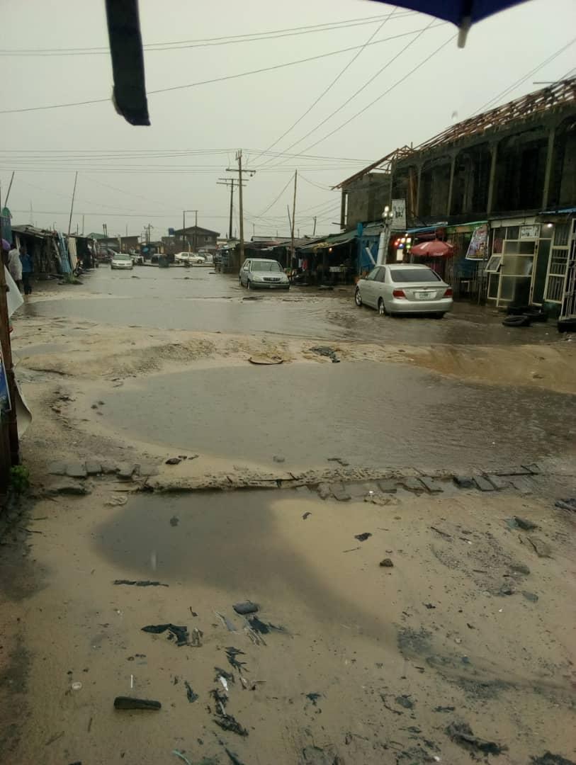 TonariaAlex's tweet photo. @jidesanwoolu We don't just want you to have listening ears, we want you to see with your eyes. You cannot leave here . This are lagosians. They pay taxes and toll gate. You go there only during campaign, after election you forget this location. Could PDP be the real change we need? https://t.co/uhD19YG2QH
