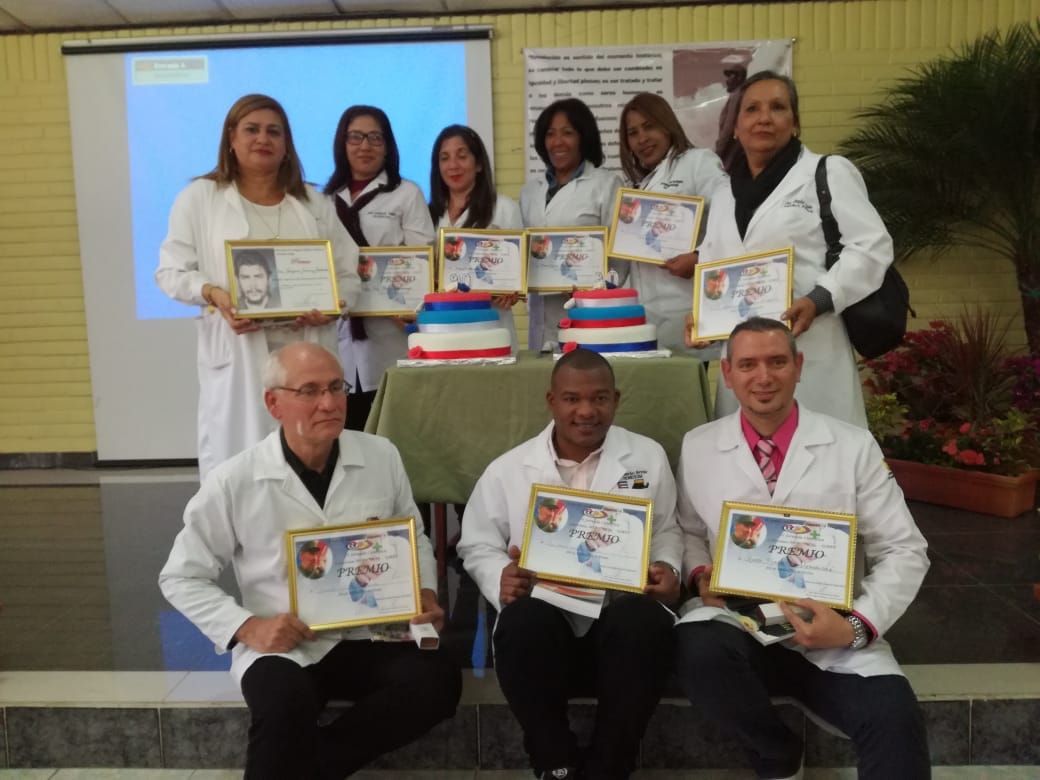 Maylin53105017's tweet photo. Brigada de Loja 
La @brigadacubanae participando en jornadas científicas  de alta calidad. @embacuba_ecuad @CubacooperaCu #Cuba #CubaEsSalud @DiazCanelB #cubacoopera https://t.co/yPKrmpGzuc