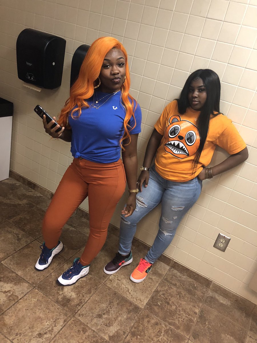 MimiTapps's tweet photo. Nobody really fw us 🧡💙.. #Bestfr https://t.co/x3l5BrB4en
