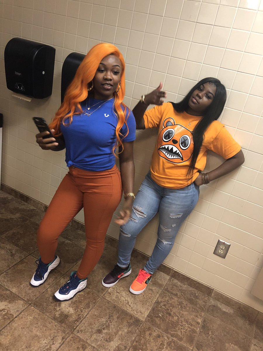 MimiTapps's tweet photo. Nobody really fw us 🧡💙.. #Bestfr https://t.co/x3l5BrB4en