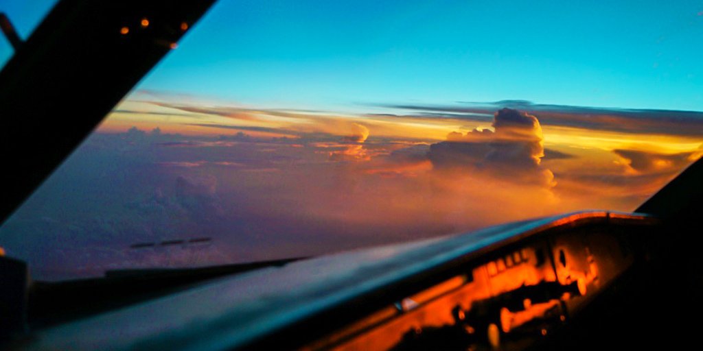 SpiritAirlines's tweet image. "Good evening ladies and gentlemen, this is your Captain. If you look out your window right now, you'll realize my view is better than yours." #AVGeek #NKS727