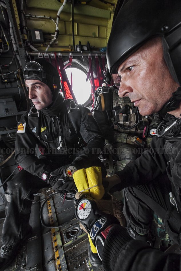 FFTorrontera's tweet photo. On the way to the jump. @EjercitoTierra @FUTER_ET @Defensagob #Bripac @hlcopters #EjercitodeTierra #SoldadoDefensorDeLaPatria #soldados #BrigadaParacaidista #otan @GettyReportage @GettyImages @CanonEspana @NatGeo @National_Geo https://t.co/K1SgE3wpZ3
