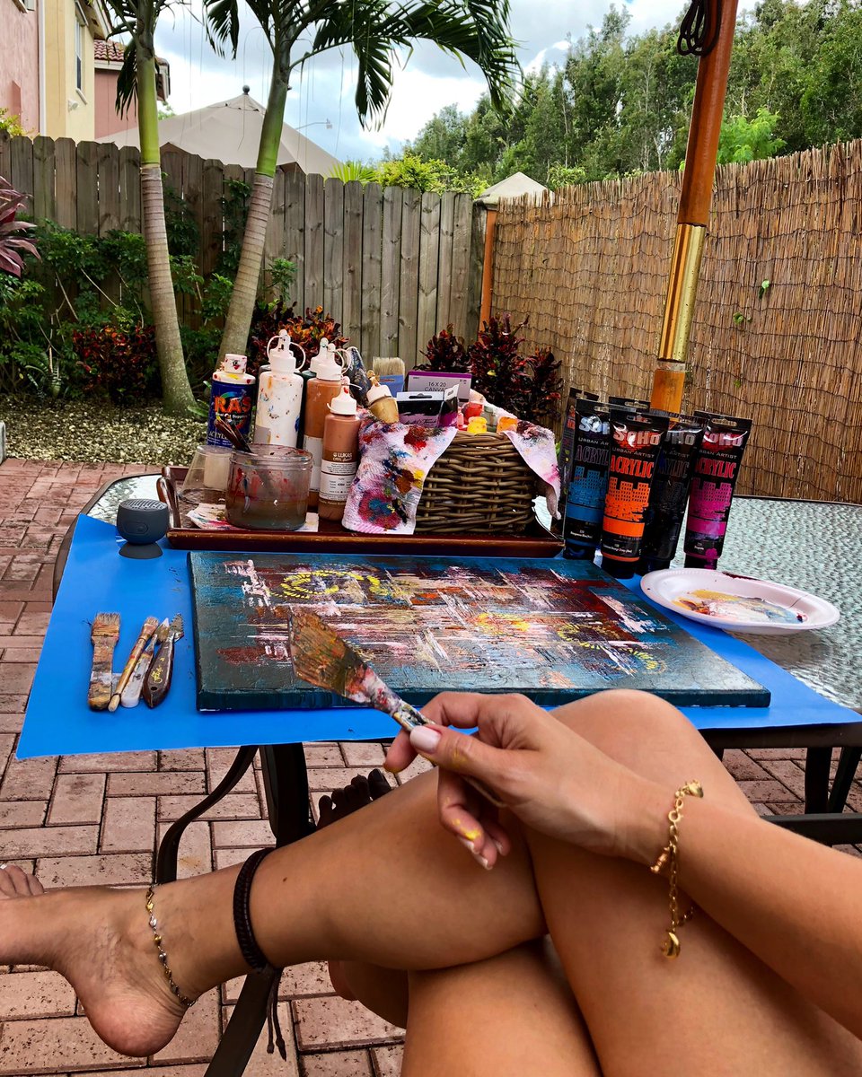 ElianaMtzArt's tweet photo. My Sunday 🎨🎼☀️🌴😎😍 #doingwhatilove #doingwhatilike #mymoment #myinspiration #mydreams #happysunday https://t.co/mMmmSYdDgC