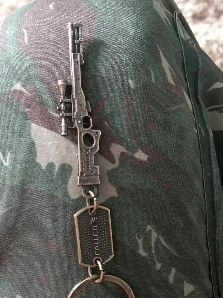 ratosratos99's tweet photo. @FalleNCS @fallenstorebr @BrasilGameShow O produto é muito bom, porém acredito que se fosse adicionado alguma forma de reforço no cano da awp para evitar que desastrados como eu o quebrasse, seria muito bom 😁. https://t.co/it1SMNRBGt