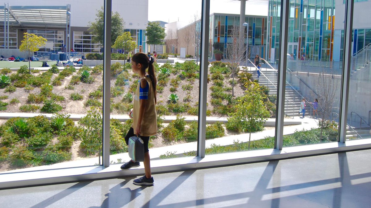 edutopia's tweet photo. This California community has built the public school of its dreams: a K-8 campus that aims to transform schooling as we know it. https://t.co/yiUbe2hOLo @Design39Campus https://t.co/OJrGxYqaDB
