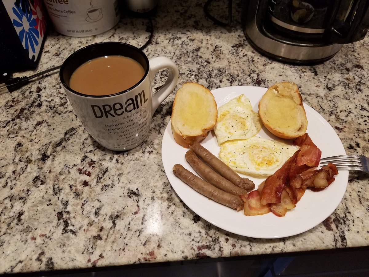 BallStateCowboy's tweet image. #TipsForGuys. Breakfast in bed, no questions asked just do it.