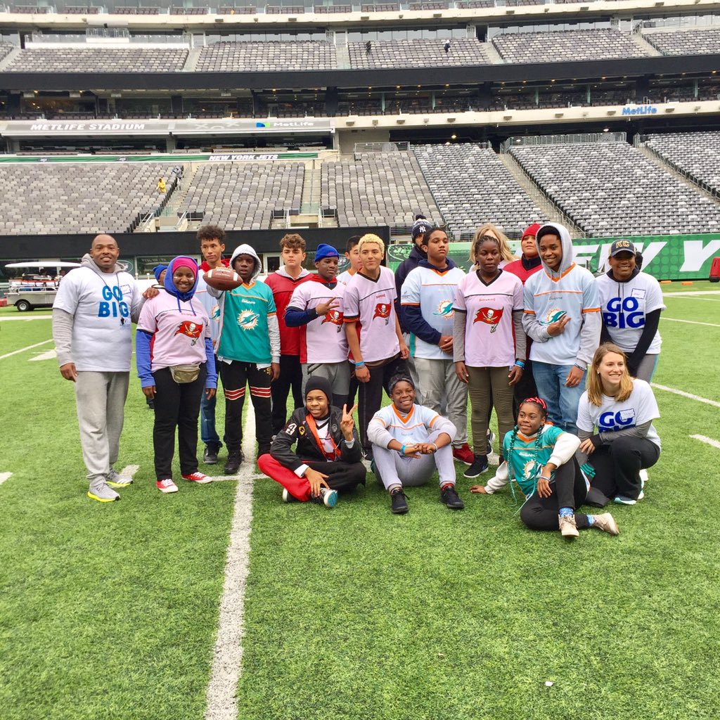 The sun wasn't sure if it would come out yesterday, but we did, and had a blast at the @BBBSNYC #GridIronGames at @MLStadium. Fifth year in a row! #mentor