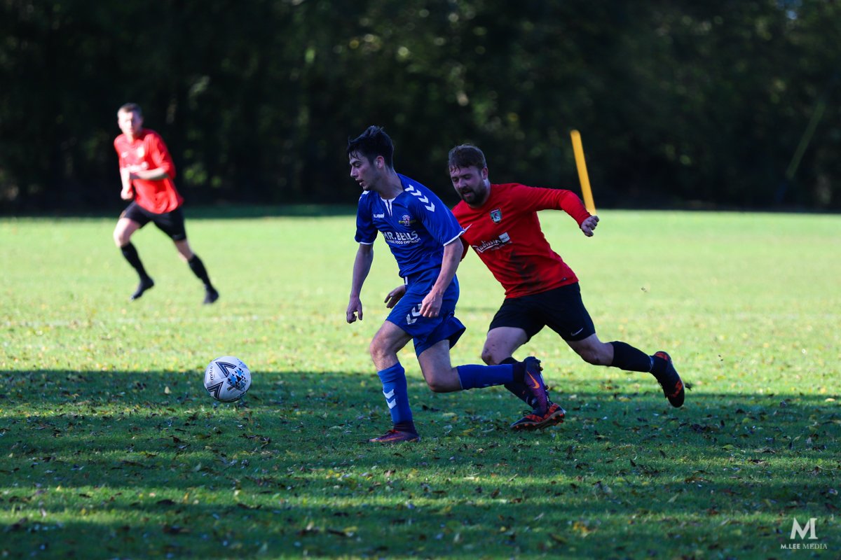 MLeeMedia's tweet photo. Few pictures from this morning @MunsterSenLgue Senior 1st Division: @WiltonUnitedFC vs @leesideafc at Pat Bowdren Park. More pictures on the Facebook page: https://t.co/ICUzNK59fH #MLeeMedia #Cork #Football #Soccer https://t.co/DmZvZrlZS5