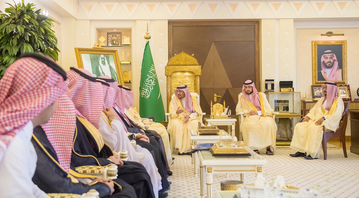 EmarahAlQassim's tweet photo. مشيداً سموه بالجهود المبذولة في استثمار طاقات الشباب في مجال التقنية .. 
بحضور نائبه .. #أمير_القصيم يلتقي وزير #الاتصالات_وتقنية_المعلومات . https://t.co/tzZ3qlVS94