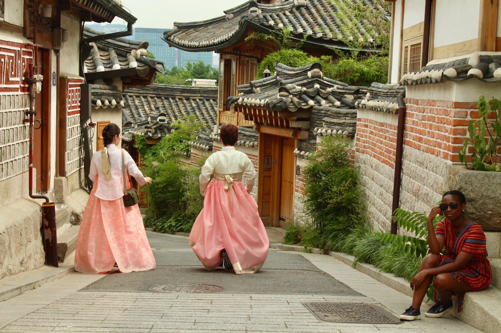 MareItis's tweet image. Seoul was probably the quietest Asian city I’ve ever been to. Weird thing to point out but it’s the first thing that came to mind. A new photo story is up tomorrow at 14:00 SAT. Keep your eyes peeled! #travel #seoul #BBloggersRT #blog #photography