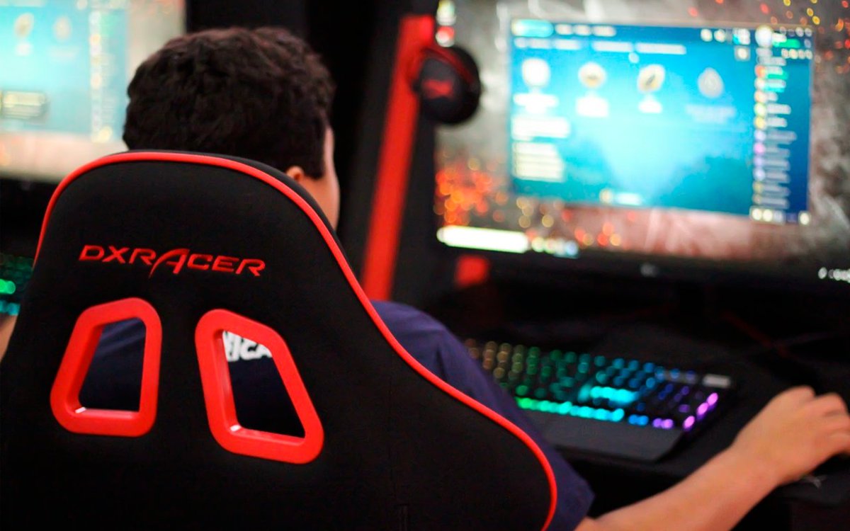 Faça como a galera da #BGS2018 e aproveite uma #DXRacer para jogar durante HORAS com o conforto que você merece. Último dia pra nos visitar na Brasil Game Show!