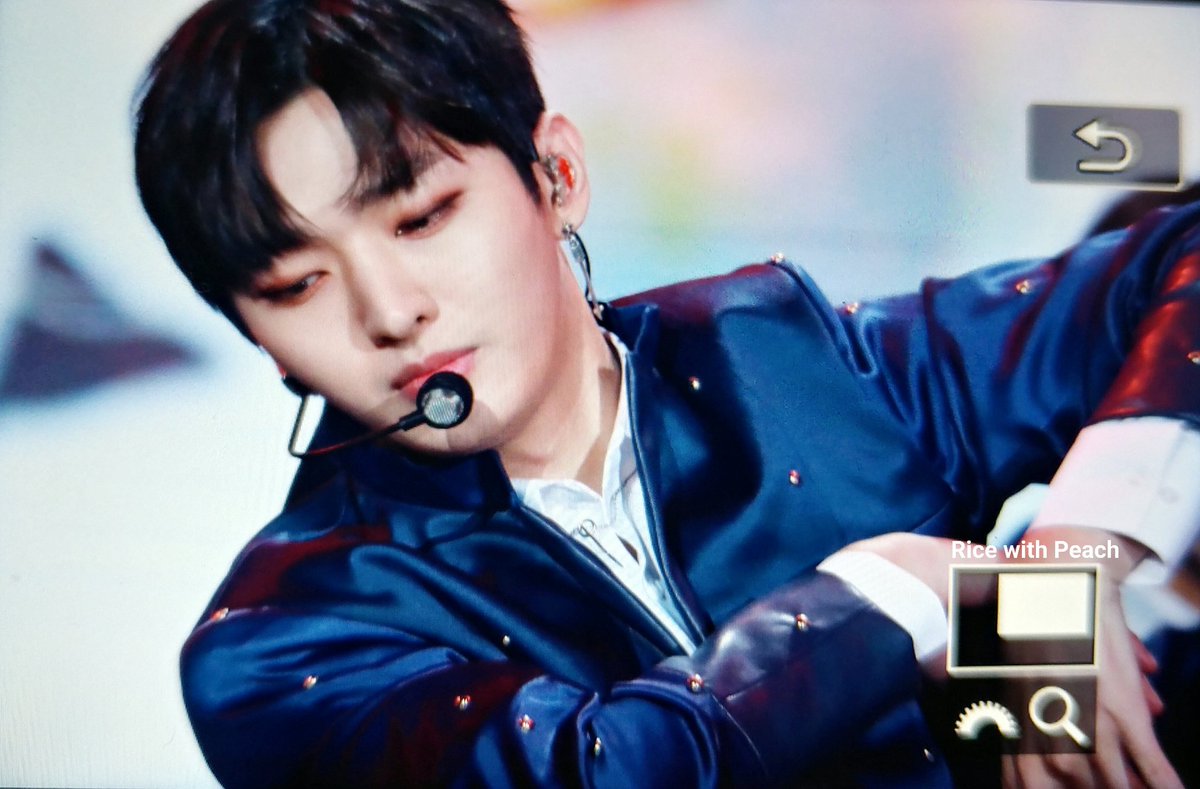 ricewithpeach's tweet photo. 181014  BBQ슈퍼콘

오늘 분위기 무슨일이야..ㅜㅜㅜㅜㅜㅜ

#윤지성 #YoonJiSung #워너원 https://t.co/HaB6LGDKps