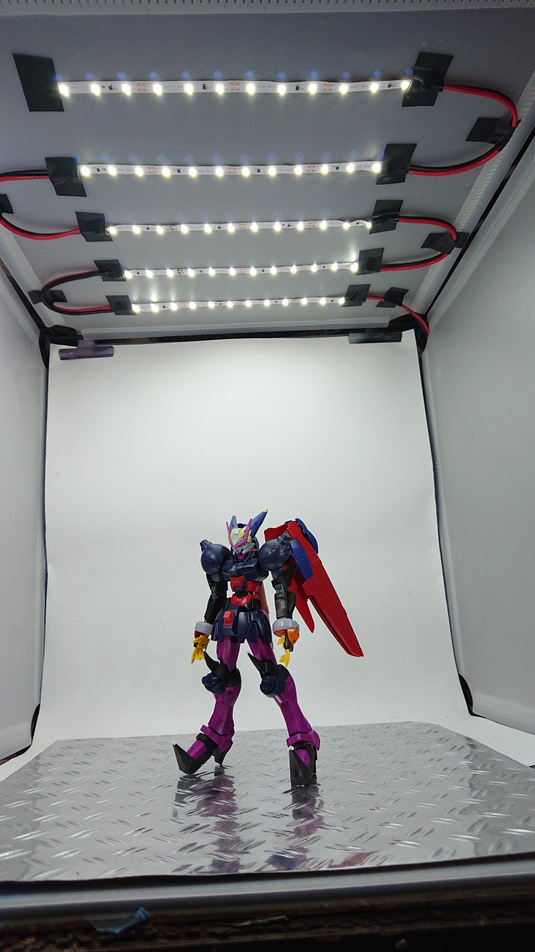 祐一郎 ユイティロ チロティラヌス ガンプラ等を撮影する撮影ブース ダイソーグッズにテープledを付けてみました ガンプラ T Co K9pt4zgo1u T Co Qyus19k0uc Twitter