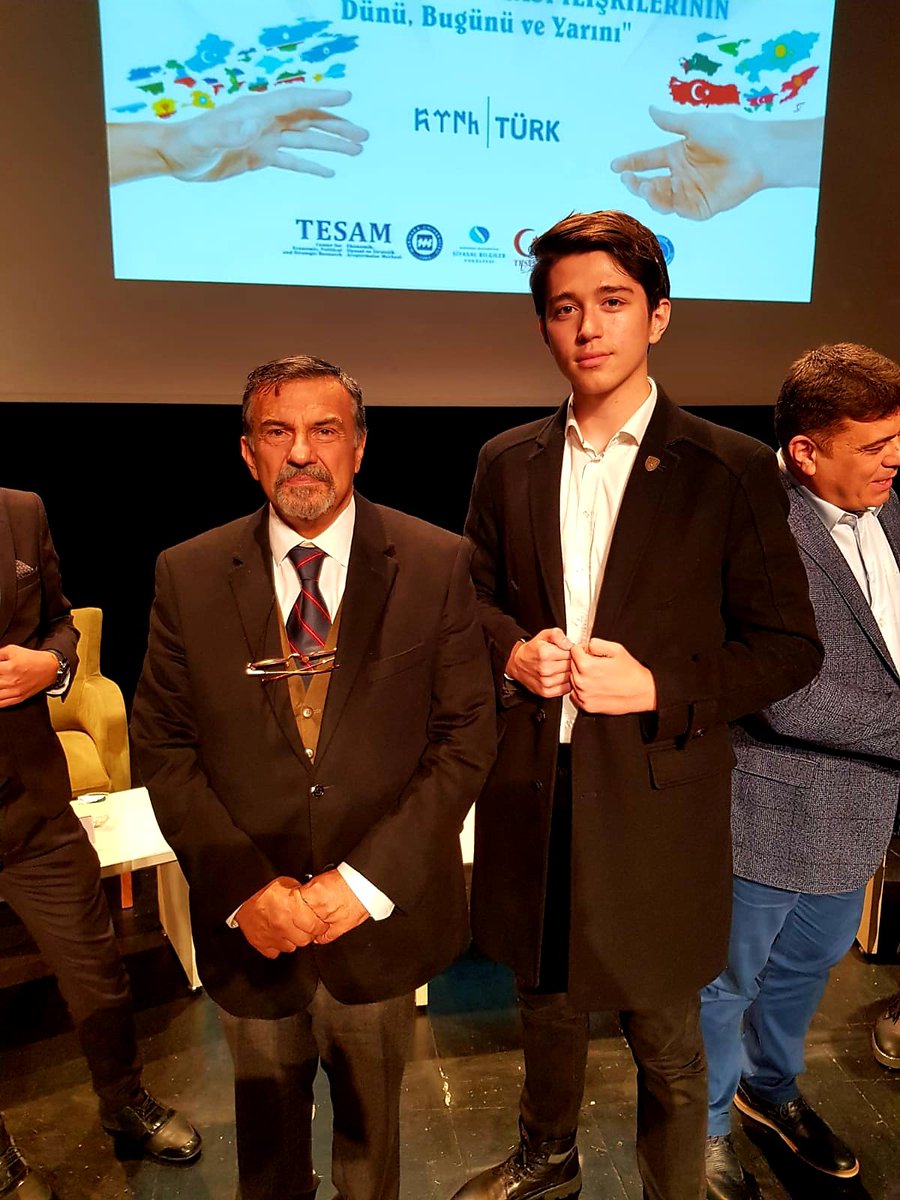TESAM ve Marmara Üniversitesi tarafından düzenlenen 3. Uluslararası Sosyal Bilimler Kongresine katılarak okulumuzu başarıyla temsil eden 11.Sınıf Öğrencimiz Eren YENİDÜNYA'yı tebrik eder, başarılı çalışmalarının devamını dileriz. <a href="/Dr_Onderarpaci/">Dr. Önder ARPACI</a> <a href="/memleventyazici/">Levent Yazıcı</a> <a href="/tesamtr/">TESAM</a>