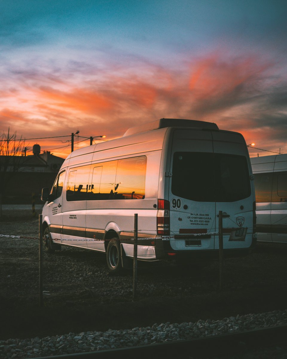 myrvezy's tweet image. Class C motorhomes are easy to drive &amp;amp; perfect for family vacations. Class B motorhomes are more compact and great for couples! Find out more about which RV is best for you by watching our Facebook Live direct from the Toronto Fall RV Show @yyzfallrvshow! #goanywhere 🇨🇦 #ORVDA