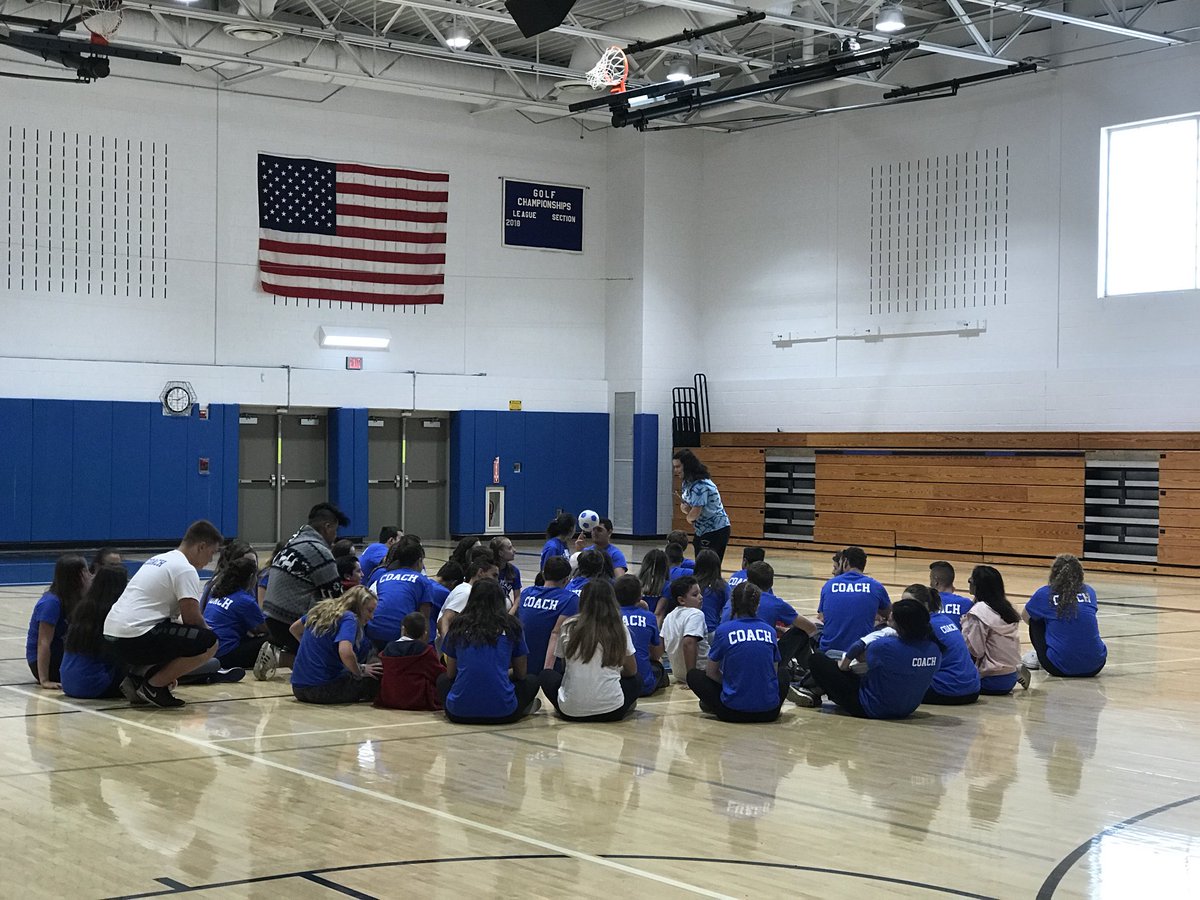 PutnamValleyCSD's tweet photo. Didn’t get these posted the first week – MAGMAH is back at it for another season. PVHS students lead special needs students in  soccer. #Community #Winwin #MagicHappens @44natalie @PVAthletics1 @DirectRays @ https://t.co/Jbb4Mq2OzQ