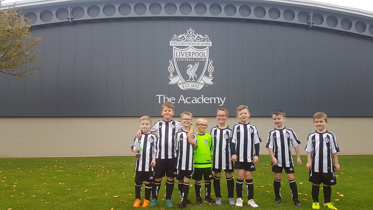 PaulJMakin's tweet image. Our lads had a belter of a day at the @LFC academy today. Well done to @RavenheadJFC u7s for their outstanding performance against the #lfc academy team #Grassroots ⚽