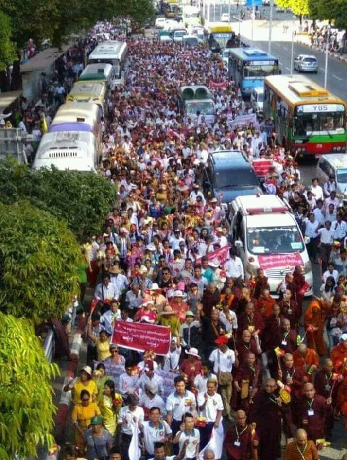ယ​ေန႔ ရန္​ကုန္​မွာ မိုးႀကီးသည္​

မိုးရြာစဥ္​ မိုး​ေရမ်ား ၾကမလာပဲ တပ္​မ​ေတာ္​ ​ေထာက္​ခံလူမ်ား ရြာခ်သျဖင္​့ 
ရန္​ကုန္ၿမိဳ႕အတြင္​း လူပင္​လယ္​ျဖတ္​သန္​း၍ လႈိင္​းလုံးႀကီးရာ YBS မ်ား ျမဳပ္​သြား​ေလသည္​။😜😝😂😂😂

​ေက်းဇူးကမၻာ အမ်ိဳးတို႔​ေရ

အမ်ိဳးသား​ေရး တပ္​​ေပါင္​းစုႀကီး  ျပန္​လာၿပီ