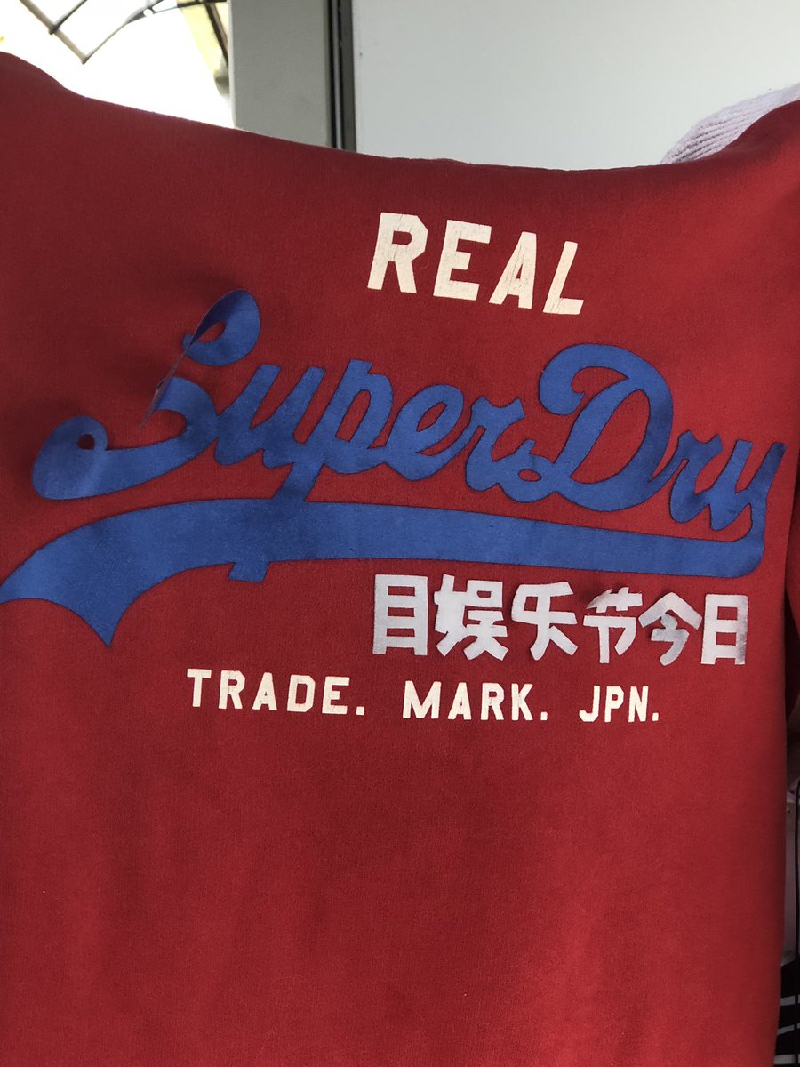 SebHuyghe's tweet photo. Disappointed with with the quality. Only one month and it is already not sticking anymore. Don’t think I will buy nor recommend again. #superdry #poorquality @SuperdryUK @superdrypr @Superdry https://t.co/xnEHmQEvBp