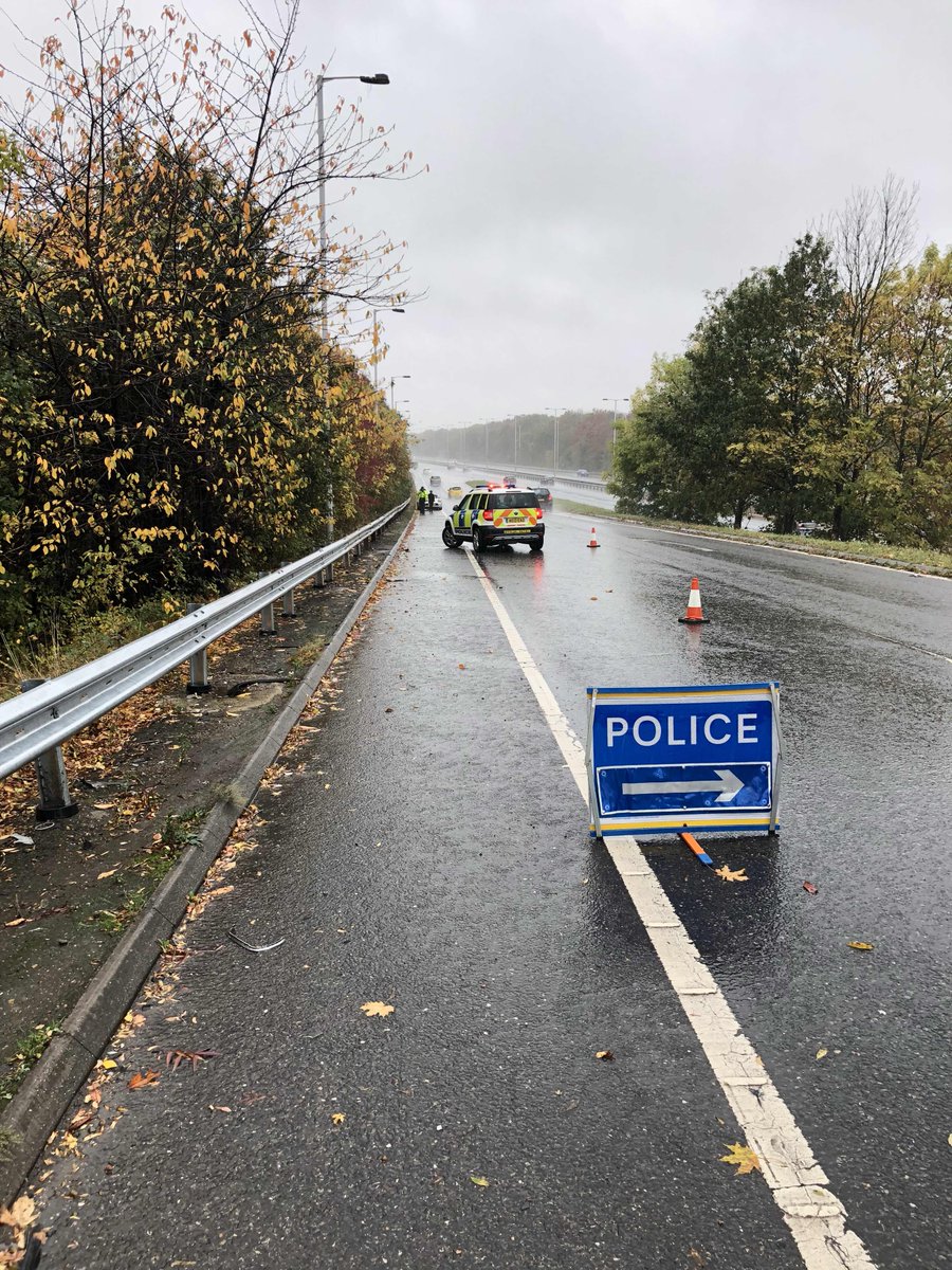 PboroCops's tweet photo. Officers dealing with an RTC on the onslip from the Nene Parkway roundabout onto the Fletton Parkway. Driver has a provisional only licence. Vehicle seized and driver reported for offences. #Section165 #PC1565 #PC0992 #BeNaughtyGetCaughty https://t.co/lkCPx9r8Cz