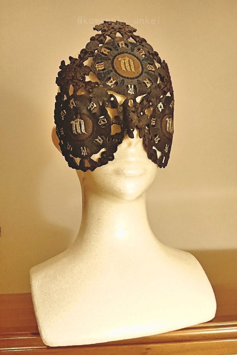 椎名林檎 さんグッズ、#ラマ生地 で仮面を作りました。 上半分の面を